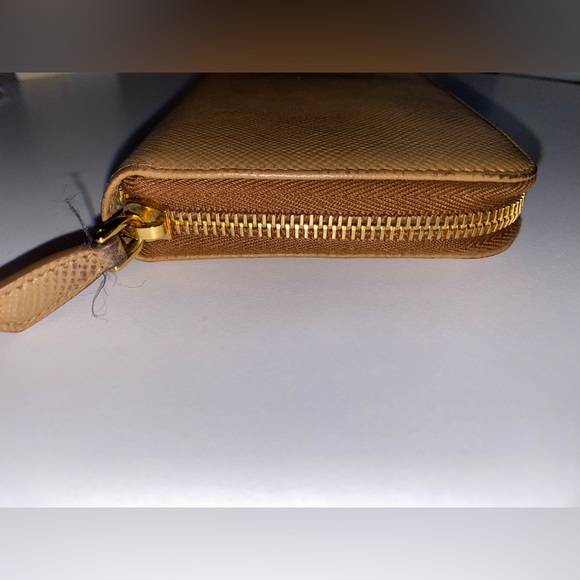 Prada Saffiano leather in color caramel (pre-owned) - Picture 9 of 14